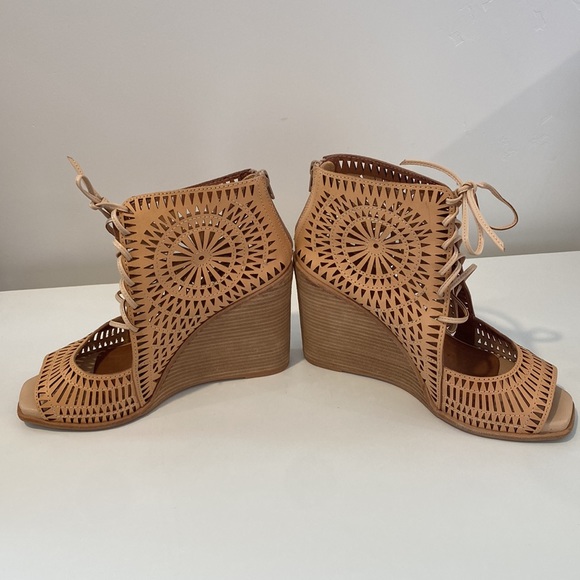 Jeffery Campbell lace front wedge with zipper back size 11 - Picture 3 of 9